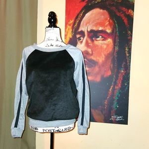 Isaac Mizrahi black & gray w striped sleeve supersoft crewneck womans sweatshirt